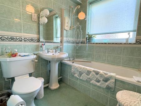 BATHROOM/WC