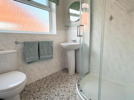 SHOWER ROOM/WC