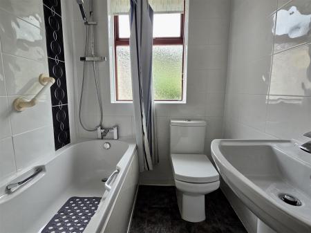 BATHROOM/WC