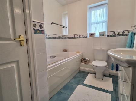 BATHROOM/WC