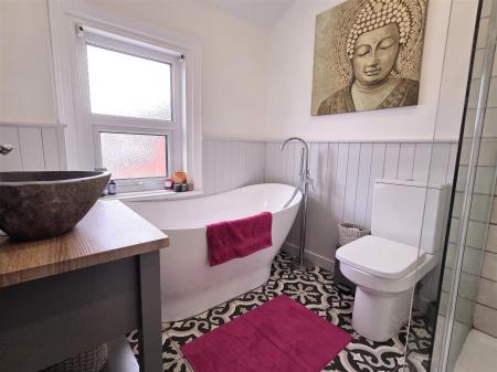 BATHROOM/WC