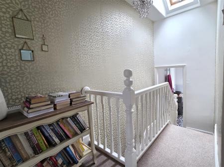 FIRST FLOOR LANDING