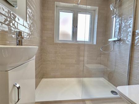 SHOWER ROOM/WC
