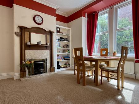 DINING/SITTING ROOM