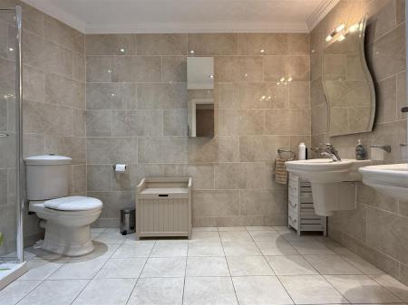 SHOWER ROOM/WC