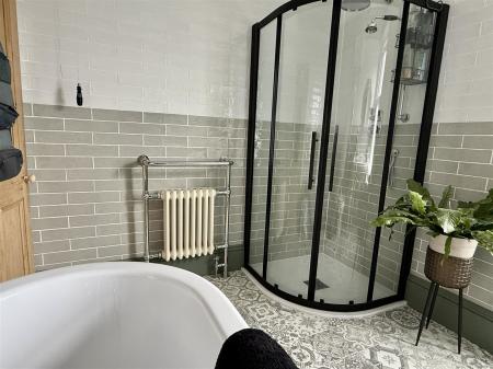 BATHROOM/WC