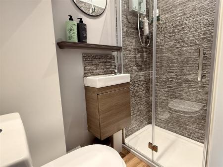 SHOWER ROOM/WC