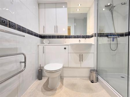 SHOWER ROOM/WC