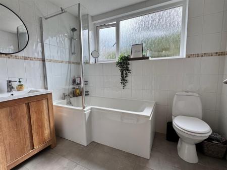 BATHROOM/WC