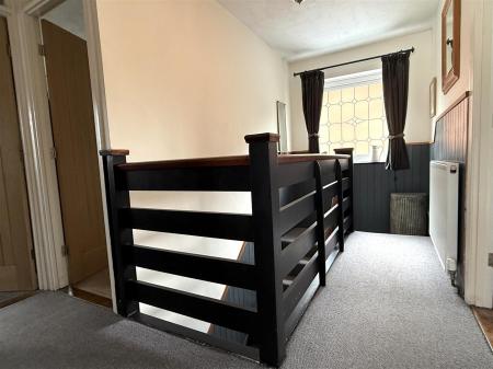 FIRST FLOOR LANDING