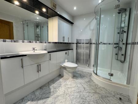 SHOWER ROOM/WC