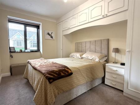 DOUBLE BEDROOM