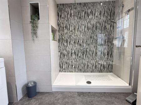 EN SUITE SHOWER/WC