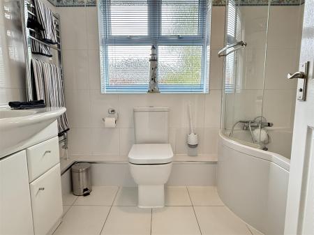 BATHROOM/WC