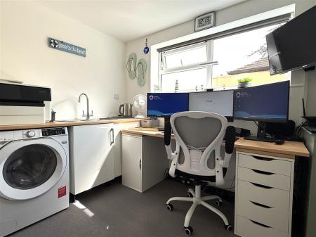 GROUND FLOOR OFFICE/UTILITY ROOM
