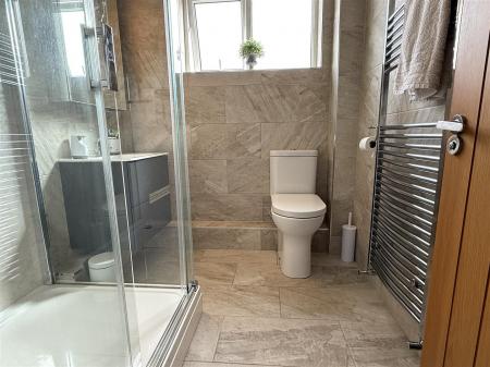 SHOWER ROOM/WC