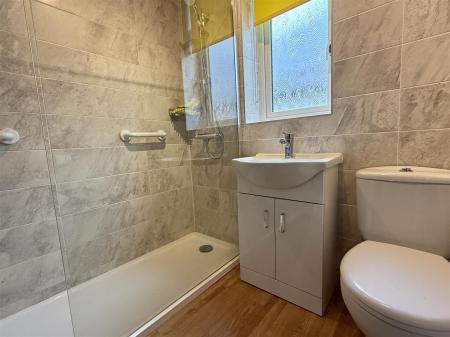 SHOWER ROOM/WC