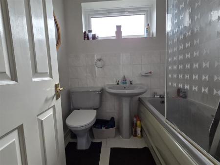 BATHROOM/WC