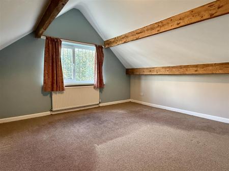 DOUBLE BEDROOM