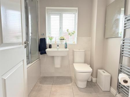 BATHROOM/WC
