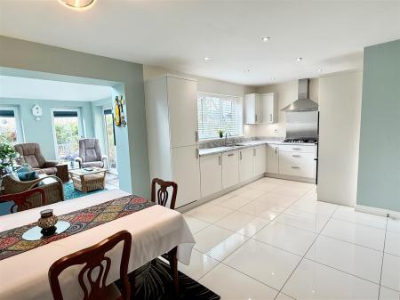 OPEN PLAN DINING KITCHEN