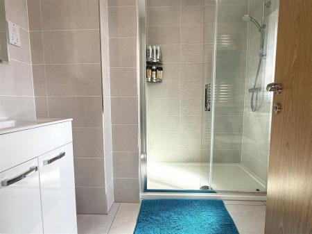 EN SUITE SHOWER/WC