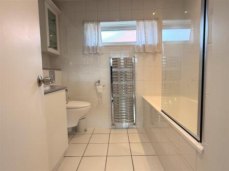 BATHROOM/WC