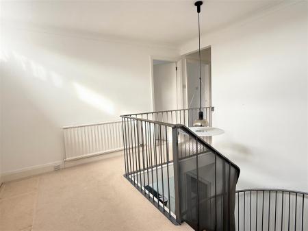 FIRST FLOOR LANDING