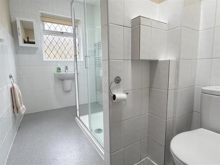 SHOWER ROOM/WC