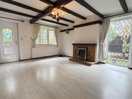 LOUNGE WITH DINING AREA