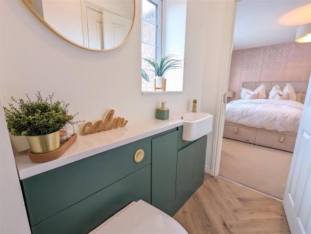 EN SUITE SHOWER ROOM/WC