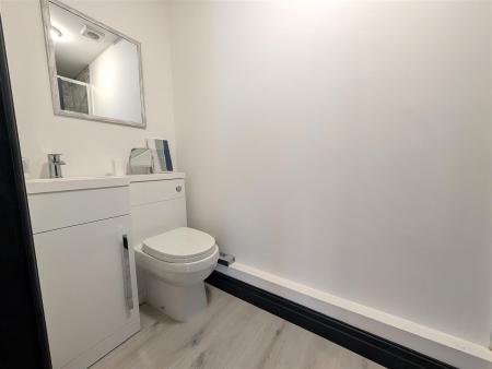 EN SUITE SHOWER ROOM/WC