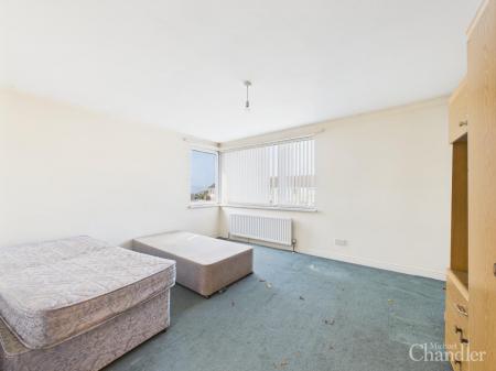 CAM02289G0-PR0365-STILL015.jpg