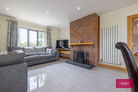 41 Lisleen Road South-100.jpg