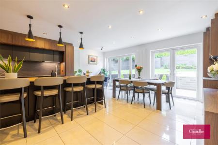 Finished Media - 6 Glen Road-36.jpg