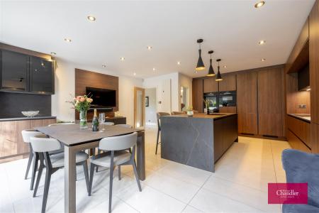 Finished Media - 6 Glen Road-41.jpg