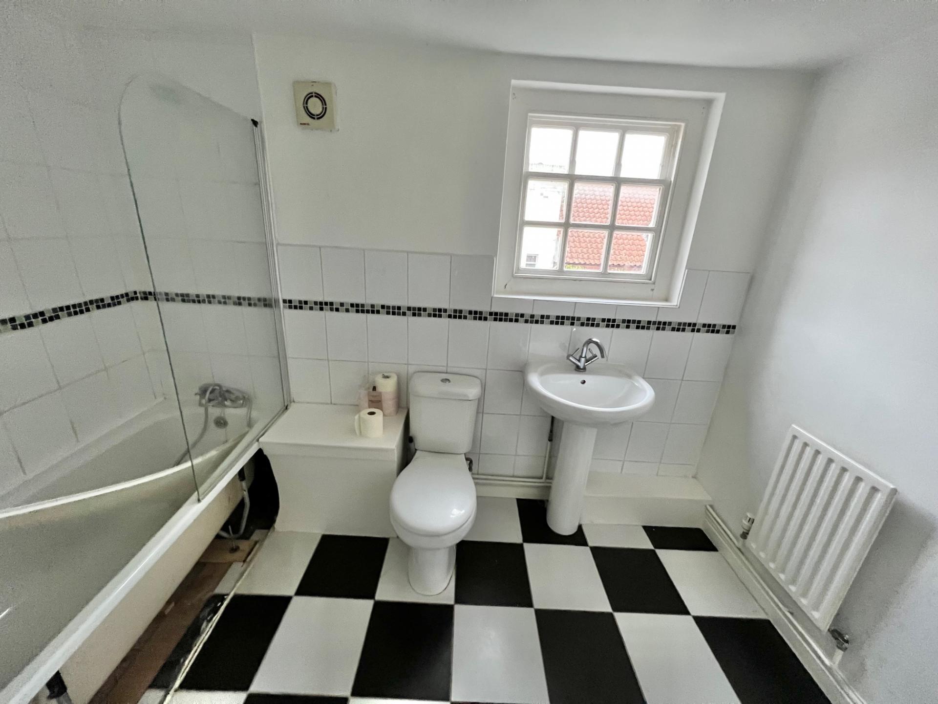 2 bedroom End of Terrace House for sale in LOUTH