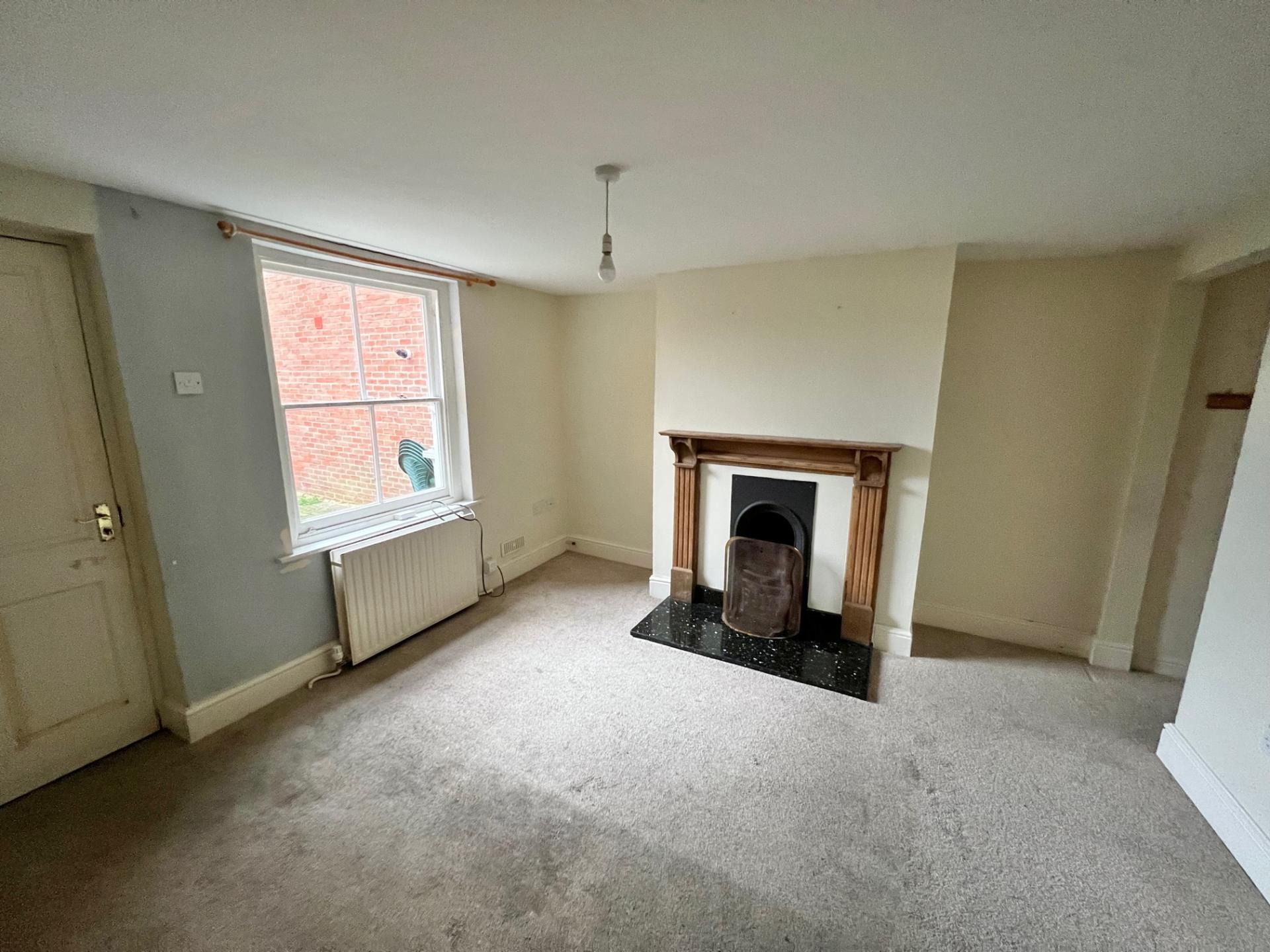 2 bedroom End of Terrace House for sale in LOUTH