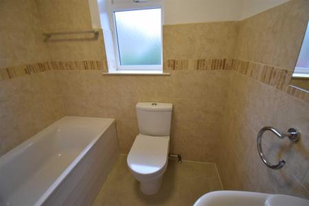 5 Albert Court - bathroom.jpg