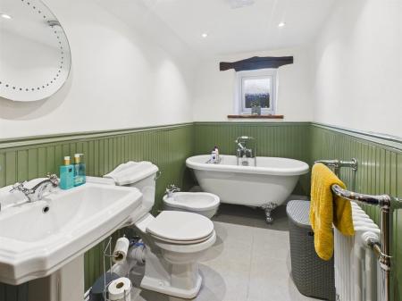 Axe Edge Green Farm - Bathroom