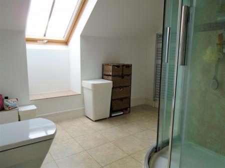 LUXURY SHOWER ROOM