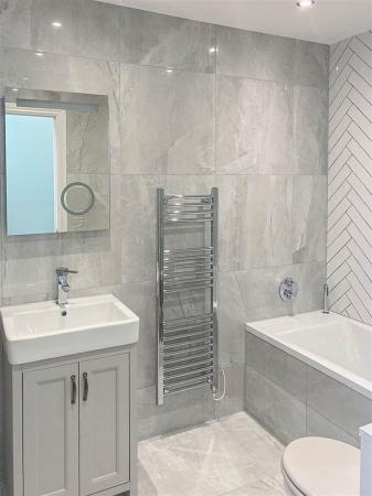 Example of a Saren Homes bathroom-4.jpg