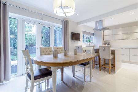 8359443-interior05.jpg