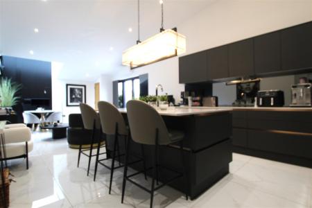 Kitchen 1.jpeg