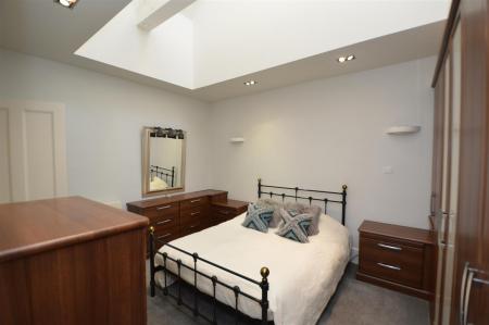 Bed 1.jpg