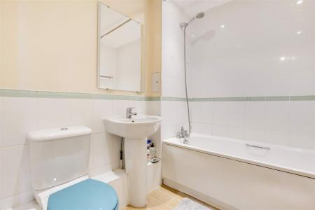 7_Bathroom-0.jpg