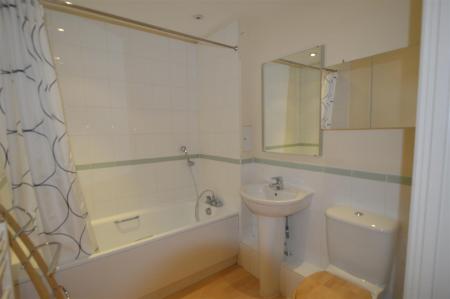 Main bathroom.jpg