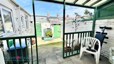 Media image 06