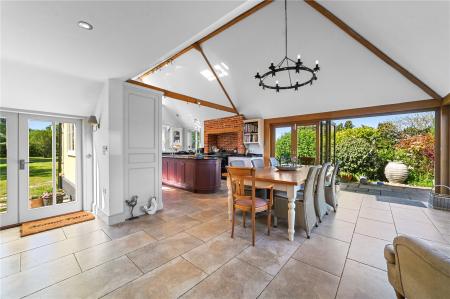 Kitchen/Dining