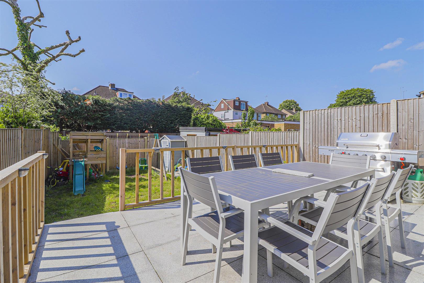 4 bedroom Townhouse for sale in Hoddesdon